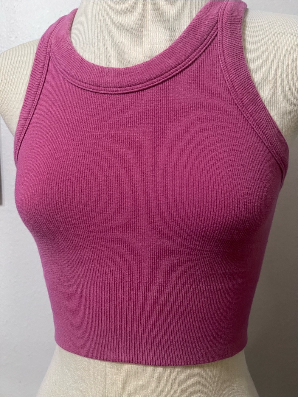 ALO Yoga Ribbed Magenta Crop Tank